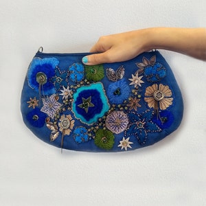 Handgjord vinterträdgårdsväska: Damväska i edvardiansk stil, broderad blommig denimslinga bild 9