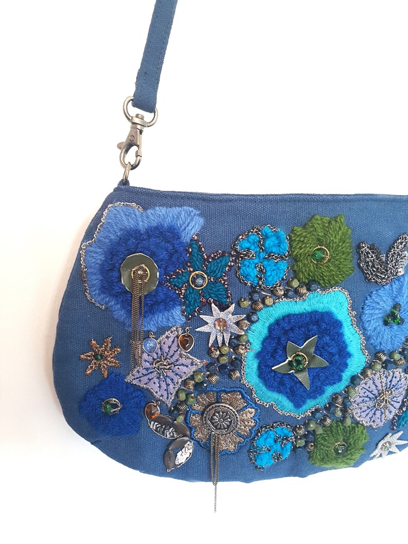 Handgjord vinterträdgårdsväska: Damväska i edvardiansk stil, broderad blommig denimslinga bild 6