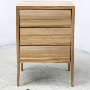 ASH DRESSER, handgemaakt meubilair, aangepast formaat kleur massief hout