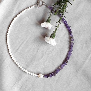 Necklace made of irregular amethyst stones and white shell beads
