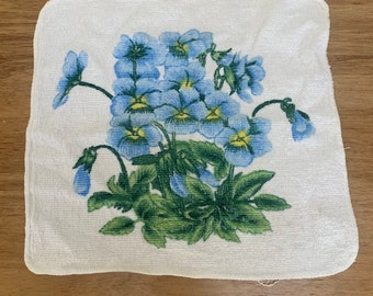 Vintage floral Wash Cloth | 1970s print | Blue | Bathroom |