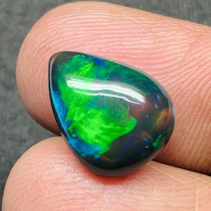 Ethiopian Welo Smoked Black Opal – Oval High Dome Cabochon 3.40 Ct (13.5x10.5x5mm)