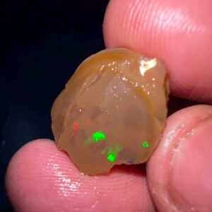 Opal Rough – Ethiopian Opal Raw Stunning 15 Carat Multi-Color Fire 19x17x11mm