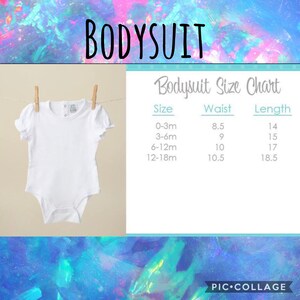Op de afbeelding: Een witte baby romper met korte mouwen en een drukknoopsluiting. Een maattabel is inbegrepen met metingen in inches voor de taille en lengte.