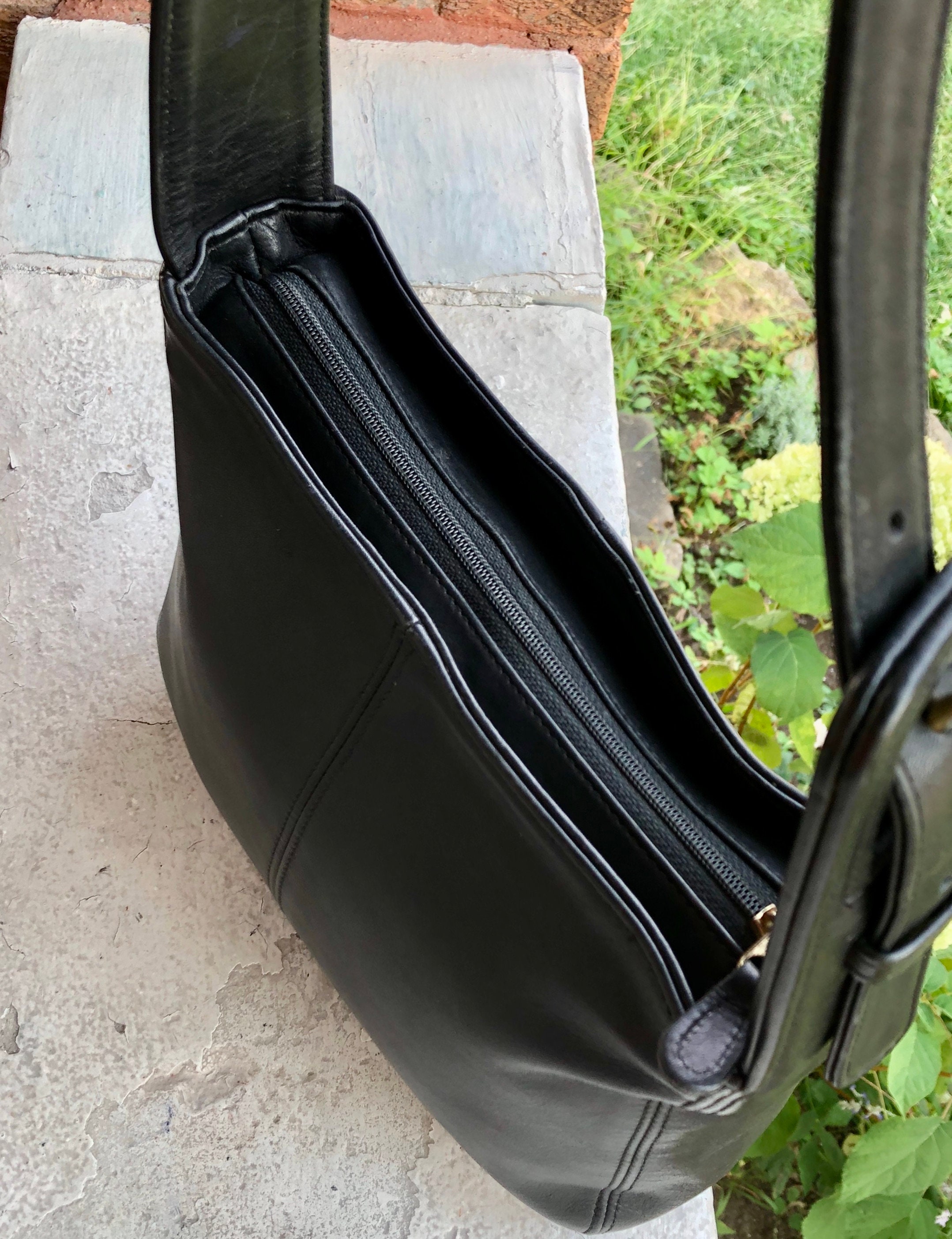 COACH Vintage 90s USA Flatiron Leather Zipper Black Hobo