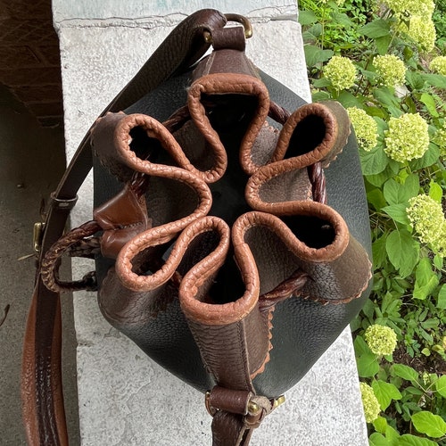 Dooney & Bourke Vintage USA 90s Teton Drawstring Duffle Bucket AWL Pebbled Leather shops Dark Navy Browns Shoulder Bag Boho Rugged