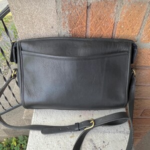 COACH Vintage Taylor Zip USA 90s Navy Blue Ink Leather Compact 