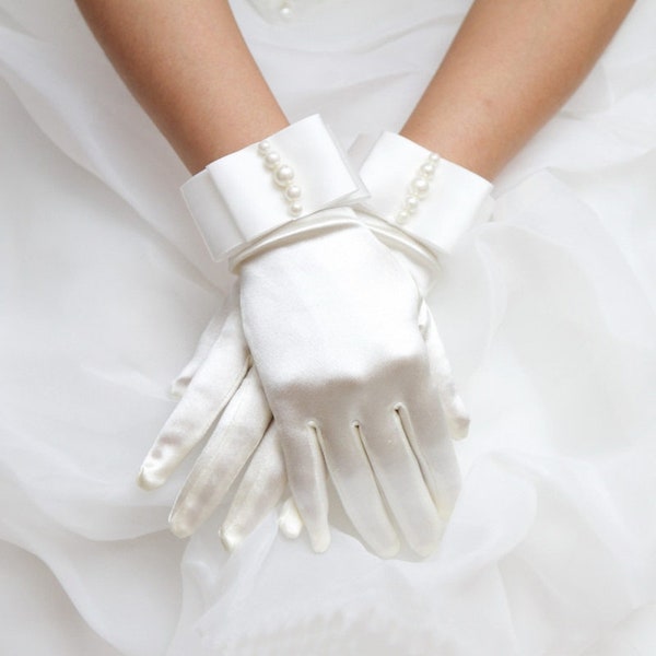 Paire de gants de mariée en satin blanc avec nœud