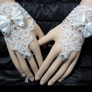 Pair of Short White Fingerless Lace Bridal Gloves With Wrist Bow & Diamonte Detail image 3