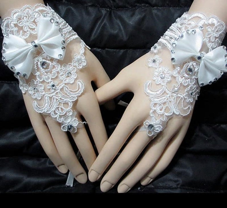 Pair of Short White Fingerless Lace Bridal Gloves With Wrist Bow & Diamonte Detail image 3