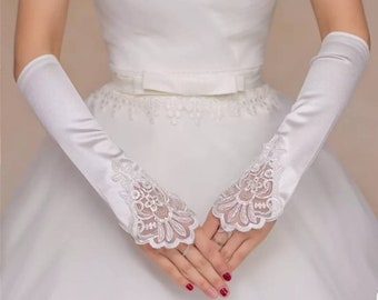 Pair of White Fingerless Bridal Gloves With Embroidery Lace Trim