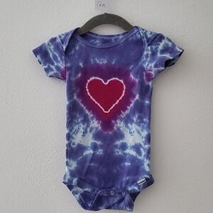 Onsie...Purple with Rasperry Hearts_12m (TD31)