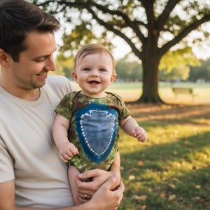 Onsie... mosgroen met pijlpunten_12 m (TD33)