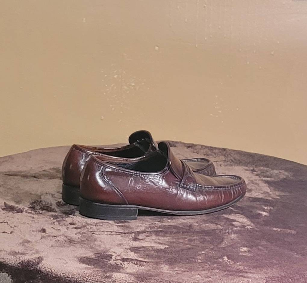 Vintage Florsheim Burgundy Leather Loafers, Men display picture 1