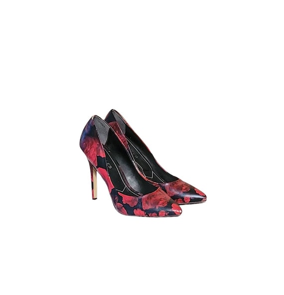 Women Vintage Leather Red and Black Floral Pumps B