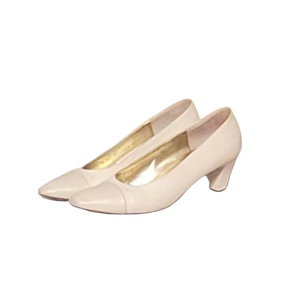 Women Vintage Leather Beige Pumps By Bruno Magli Size 6.5/Women Designer Pumps/ Women Pointy Toe Pumps