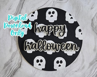 Può includere: Un cartello rotondo bianco e nero con un motivo a teschi. Il cartello dice "happy halloween" in lettere nere.
