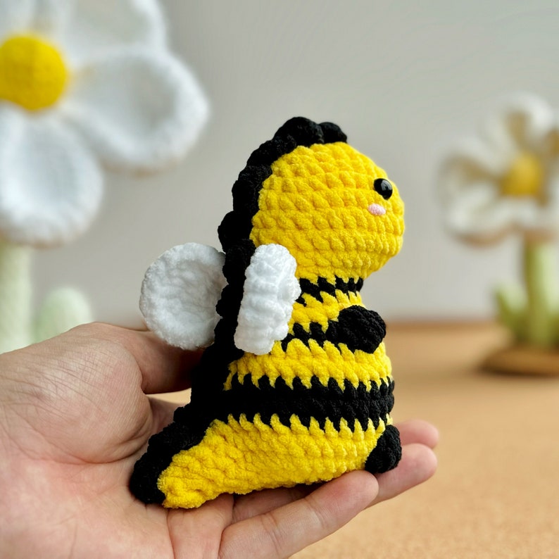 Zonnebloem dinosaurus geen naai haakpatroon, vlinder dinosaurus haakpatroon, Bee-rex haakpatroon, geen naai Amigurumi haakpatronen afbeelding 4