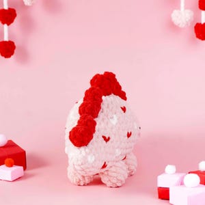 Virkmönster med hjärtformade stegosaurusar, plyschdesign med dinosauriekärlek, amigurumimönster med alla hjärtans dag-tema, romantisk handledning för mjuk plysch bild 4