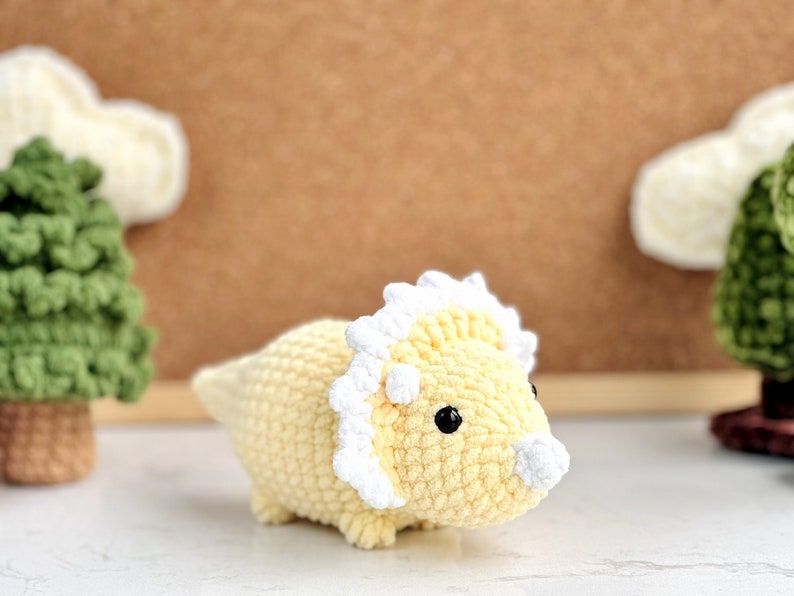 Dinosaur Jurassic World Geen naai haakpatroon, Geen naai Amigurumi haakpatronen Triceratops, Tyrannosaurus, Stegosaurus, Dinosaurus afbeelding 3