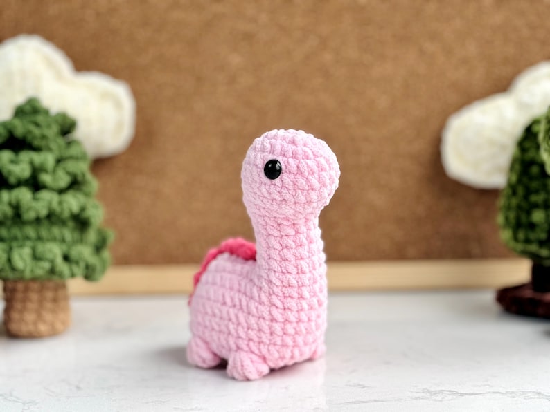 Dinosaur Jurassic World Geen naai haakpatroon, Geen naai Amigurumi haakpatronen Triceratops, Tyrannosaurus, Stegosaurus, Dinosaurus afbeelding 2