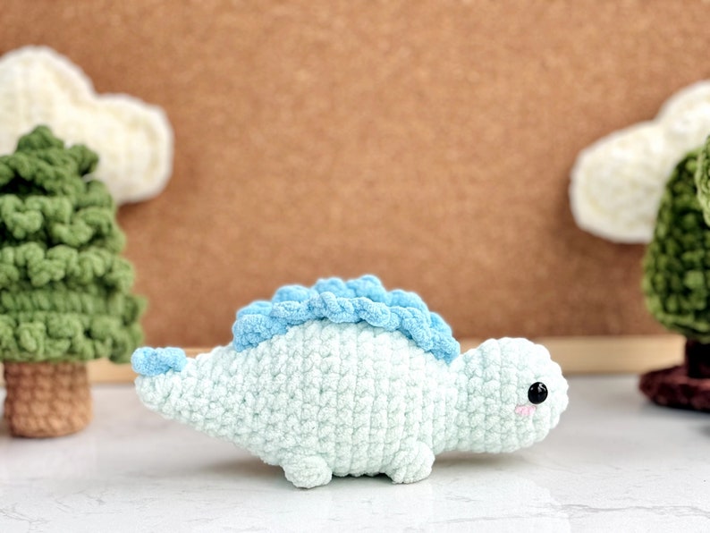 Dinosaur Jurassic World Geen naai haakpatroon, Geen naai Amigurumi haakpatronen Triceratops, Tyrannosaurus, Stegosaurus, Dinosaurus afbeelding 5