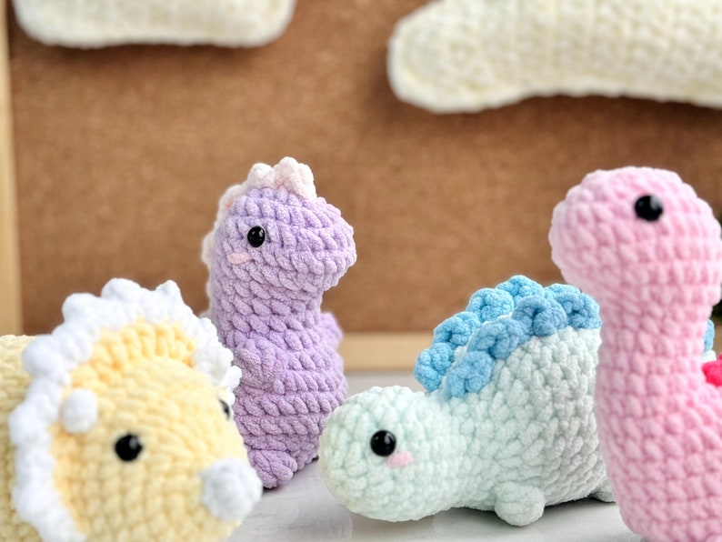 Dinosaur Jurassic World Geen naai haakpatroon, Geen naai Amigurumi haakpatronen Triceratops, Tyrannosaurus, Stegosaurus, Dinosaurus afbeelding 6