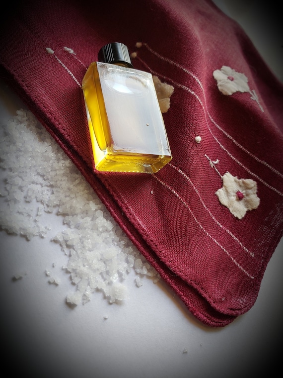 Buy Perfume lucrezia. Extrait De Parfums. Rose Linden Cedarwood