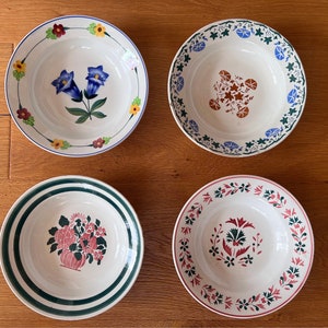 4 WHITE Hungarian ceramic wallplate with flowers, Vintage peasant plate, Hungarian ceramic plate, Granit, Hollohaza, Wilhelmsburg