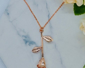 Necklace rose