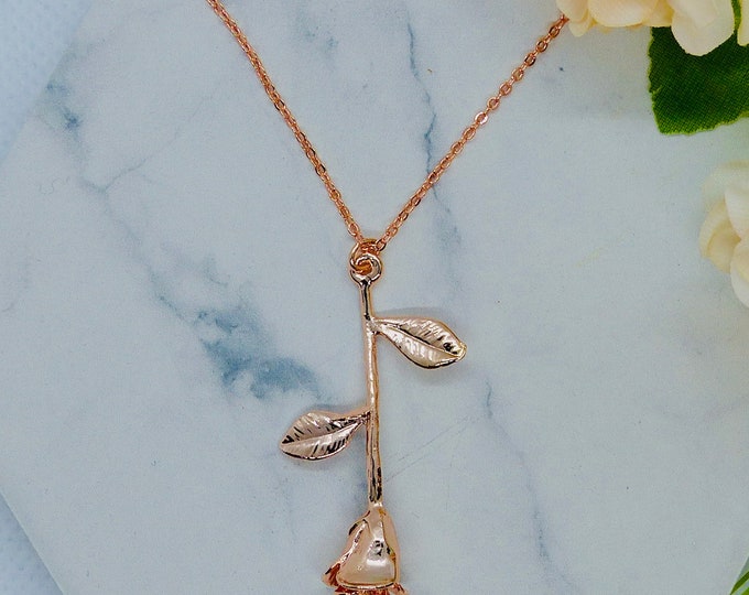 Necklace rose