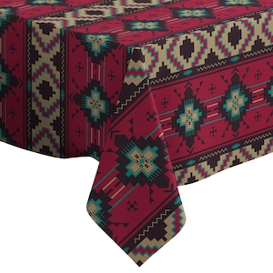Könnte beinhalten: Eine rot, schwarz und türkisfarbene Tischdecke mit geometrischem Muster. Die Tischdecke ist aus einem weichen, strapazierfähigen Stoff gefertigt und perfekt, um Ihrem Esszimmer einen Hauch von Südwest-Stil zu verleihen.