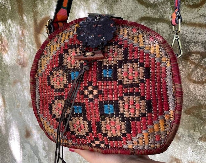 Handmade Vintage Kilim Crossbody Bag – Boho Shoulder Purse – Unique Wool Rug Bag – Valentine’s Day, Birthday & Christmas Gift for Her