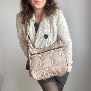 Viktorianischen Stil Beige Farbe Stoff Faltbare Tasche für Frauen, Geprägte Blumen-Muster Licht Stilvolle Schultertasche, personalisierte Weihnachtsgeschenk