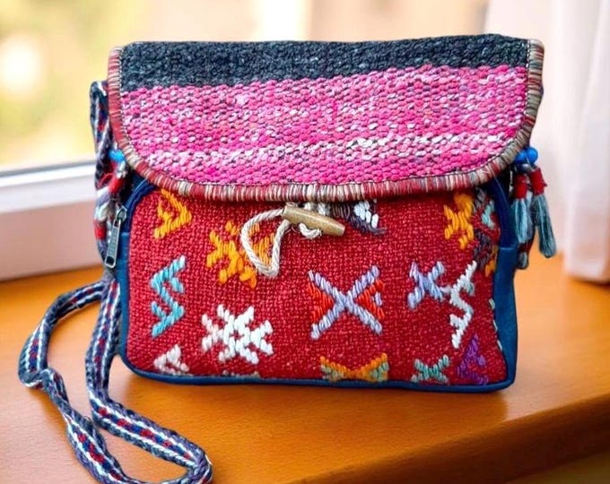 Natural Dyed Wool Sling Bag, Ethnic Hand-Made Casual Mini Bag, Sustainable Local Crafted Rug Purse, Traditional and Eco-conscious Product