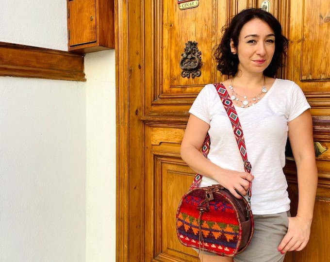 Natural Dyed Rug bag, Crossbody Oval Guitar Strap Purse, Warm Color Winter Accesories, Tribal Pattern Hippi Style, Christmas Gift For Her