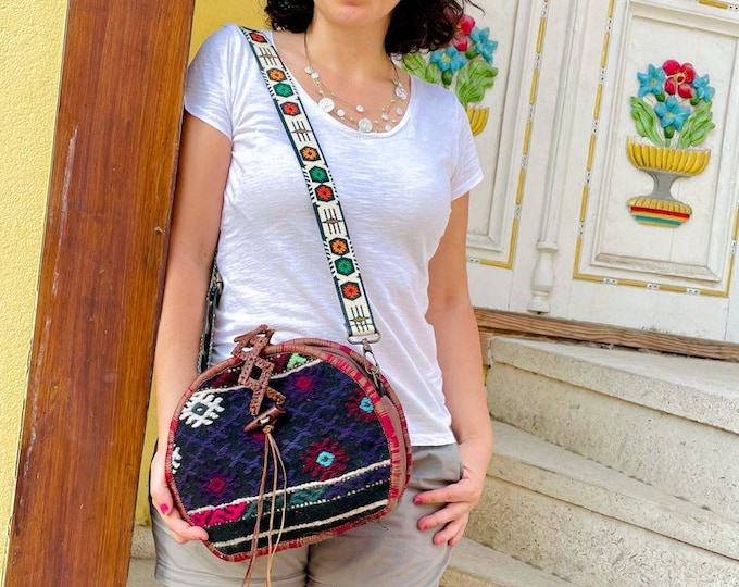 Boho Wool Crossbody Bag: Handmade Kilim Purse with Leather Guitar Strap