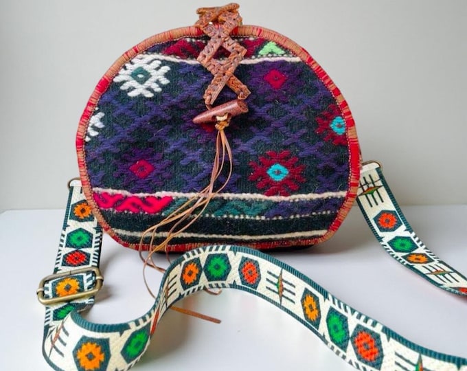Black Oval Bag From Natural Rug, Handmade Wool & Leather Boho Bag with Guitar Strap – Crossbody Kilim Purse, Festival Bag, Bohemian Gift