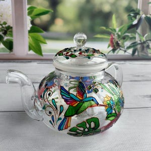 Tetera de vidrio de colores Tetera personalizada Regalos de colibrí Regalo de fiesta de té Regalo para nuevo hogar Juego de té Regalos de pájaros Tetera pintada a mano imagen 2