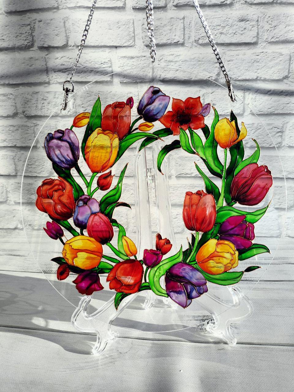 ステンドグラス　チューリップリース ステンドグラス風チューリップのサンキャッチャー：手描きの花のリース
