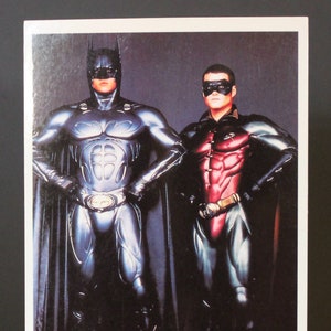 1995 Batman & Robin (George Clooney et Chris O'Donell) Carte postale promotionnelle espagnole vintage DC Comics 10,5 x 15 cm. (4,1 x 5,9 pouces) #2