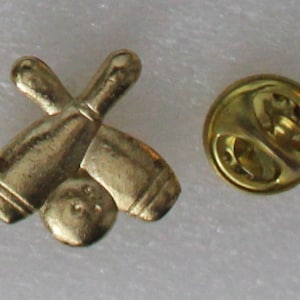 1980s BOWLING PINS & BALL Lapel Pin 0.8&quot; x 0.8&quot; (2 x 2 cm.) Golden Metal Vintage Item