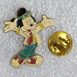 1980s MICKEY MOUSE Lapel Pin 1.1" x 1" (2.75 x 2.5 cm.) Walt Disney VHTF!