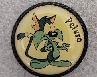 Pin de solapa PELUSO / FURRBALL de la década de 1990, 2,5 cm de diámetro, Tiny Toon Adventures Warner Bros