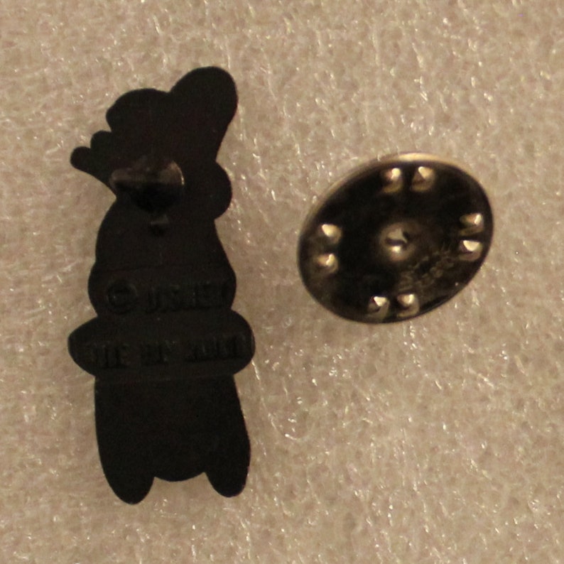 1 x 0.4 1990s Walt Disney GOOFY blue hat lapel pin 2.5 x 1 cm Mickey Mouse