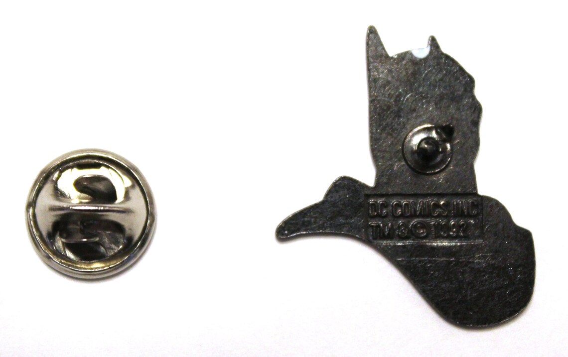 1992 BATMAN Movie Lapel Pin [batman BUST] - 3 X 2 Cm. (1.2