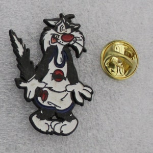 1990s SYLVESTER the CAT Basketball Player Lapel Pin 3.5 x 3 cm (1.4&quot; x 1.2&quot;) Warner Bros Space Jam VHTF