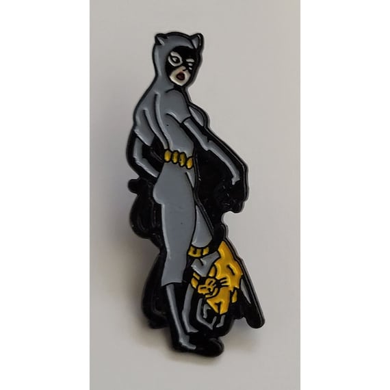 1992 BATMAN Animated CATWOMAN Lapel Pin 1.2