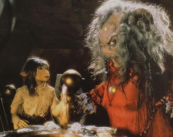 1983 THE DARK CRYSTAL Movie Lobby Card 34 x 24.5 cm. (13.5&quot; x 9.5&quot;) Jim Henson, Frank Oz Original Vintage Spanish Item #10