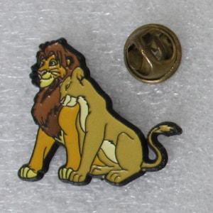 1990s Lion King MUFASA & NALA Lapel Pin 2.75 x 3 cm. (1.1" x 1.2") Walt Disney